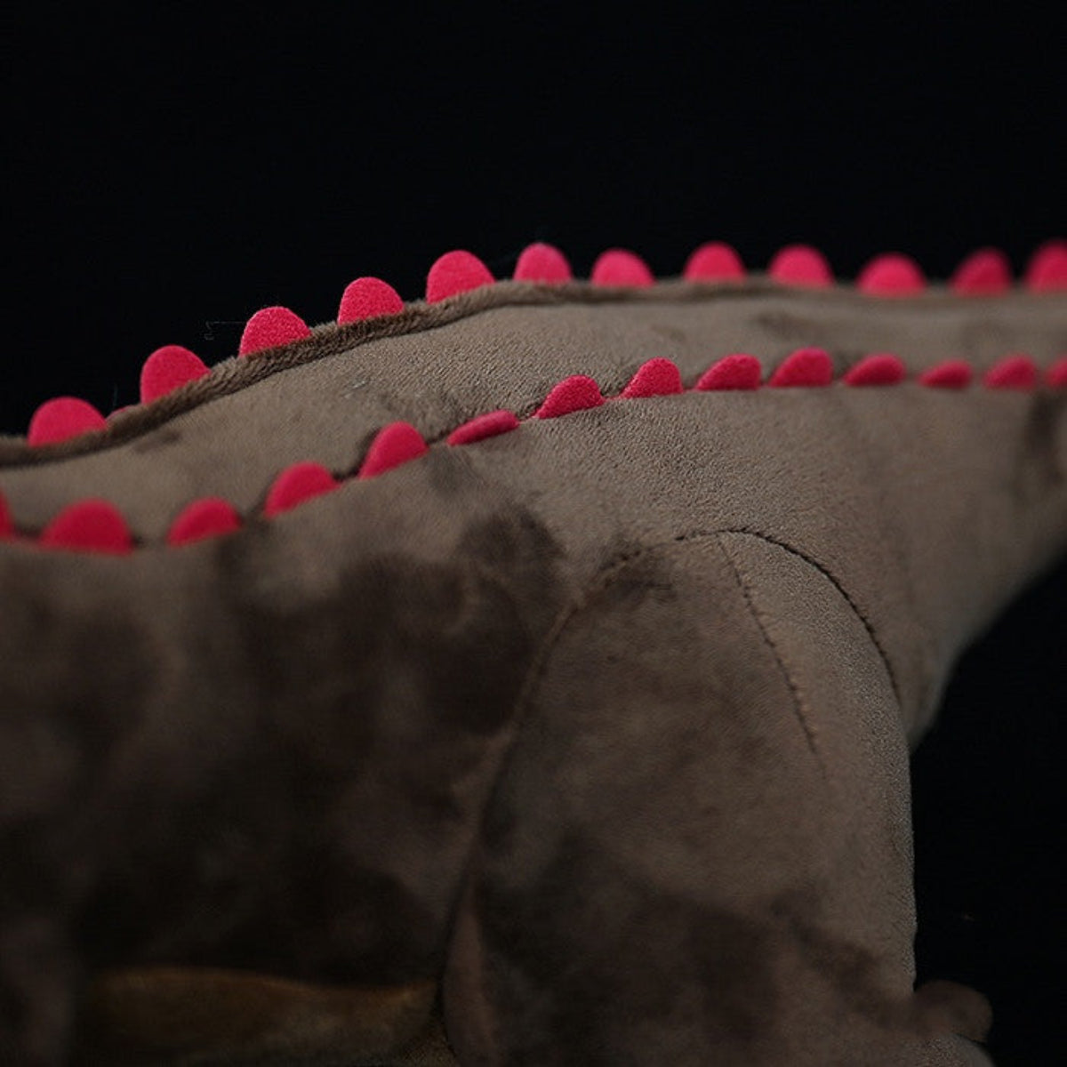Carnotaurus Kuscheltier 52 cm – Realistisches T-Rex Design Plüschtier Dinosaurier